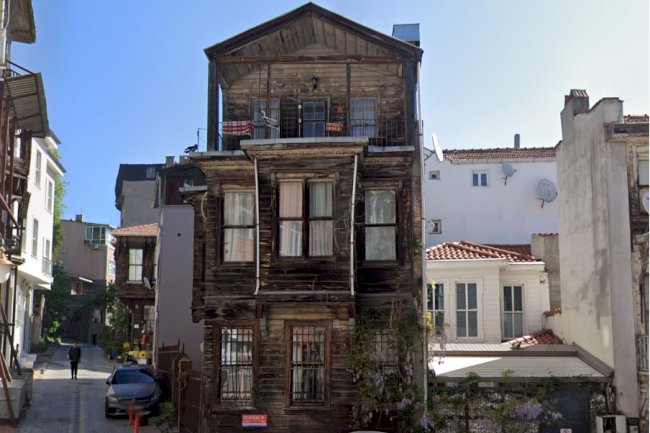 Köşk / Beşiktaş / Arnavutköy / Kehribar Sokak: Sahil Ritmi ile Mahalle Sakinliği Arasında