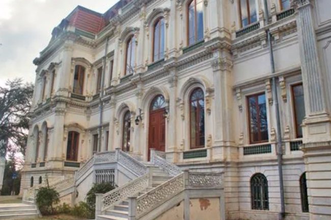 Adile Sultan Kasrı / Üsküdar: Koru İçinde Zarafet, Şehirle Dengeli Yaşam