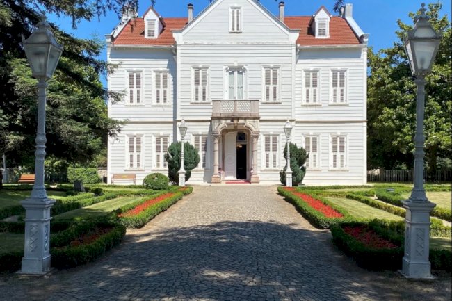 Maslak Kasrı / Sarıyer / Maslak: Koru İçinde Saray Atmosferi, Şehirle Bağlantılı Yaşam