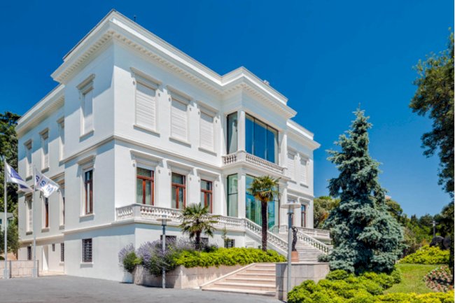 Atlı Köşk / Sarıyer / Emirgan: Koru, Kültür ve Boğaz Ritmini Birleştiren Mikro Konum