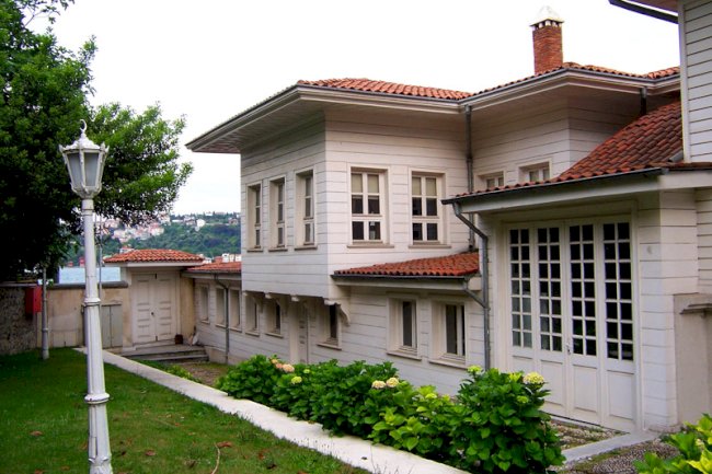 Şerifler Yalısı: Emirgan Sahilinde Tarih, Manzara ve Yürünebilir Yaşamın Kesişimi