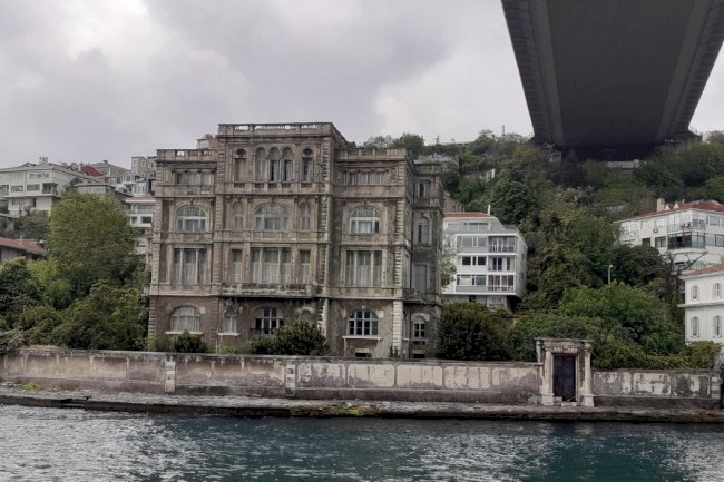 Tophane Müşiri Zeki Paşa Yalısı: Rumelihisarı’nda Fransız Şatosunu Andıran Tarihi Boğaz Yalısı