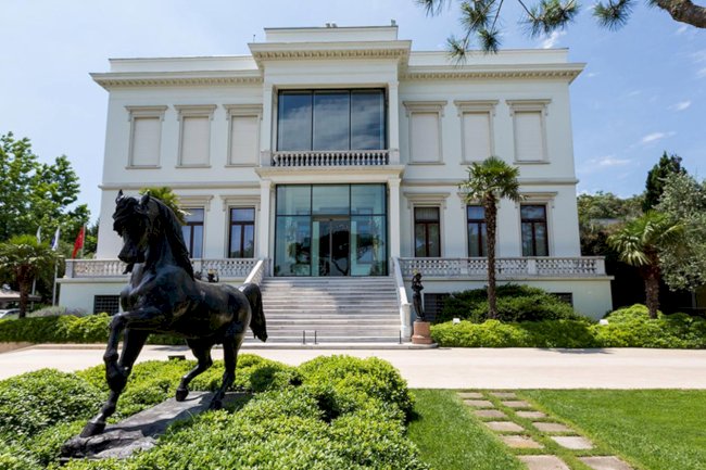 Emirgan Atlı Köşk: Boğaziçi’nin Tarihi Köşkü ve Sakıp Sabancı Müzesi