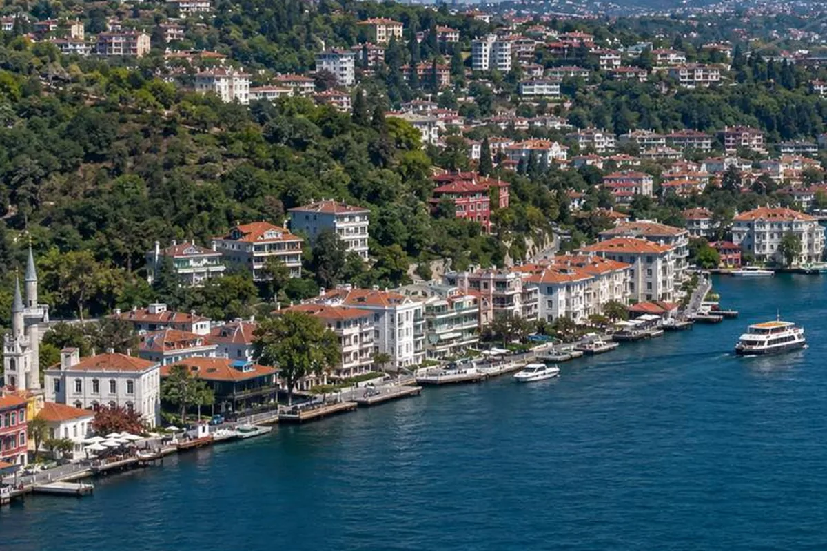 Yalı apartments and konaks on the Bosphorus line that never reach the public market — representative image